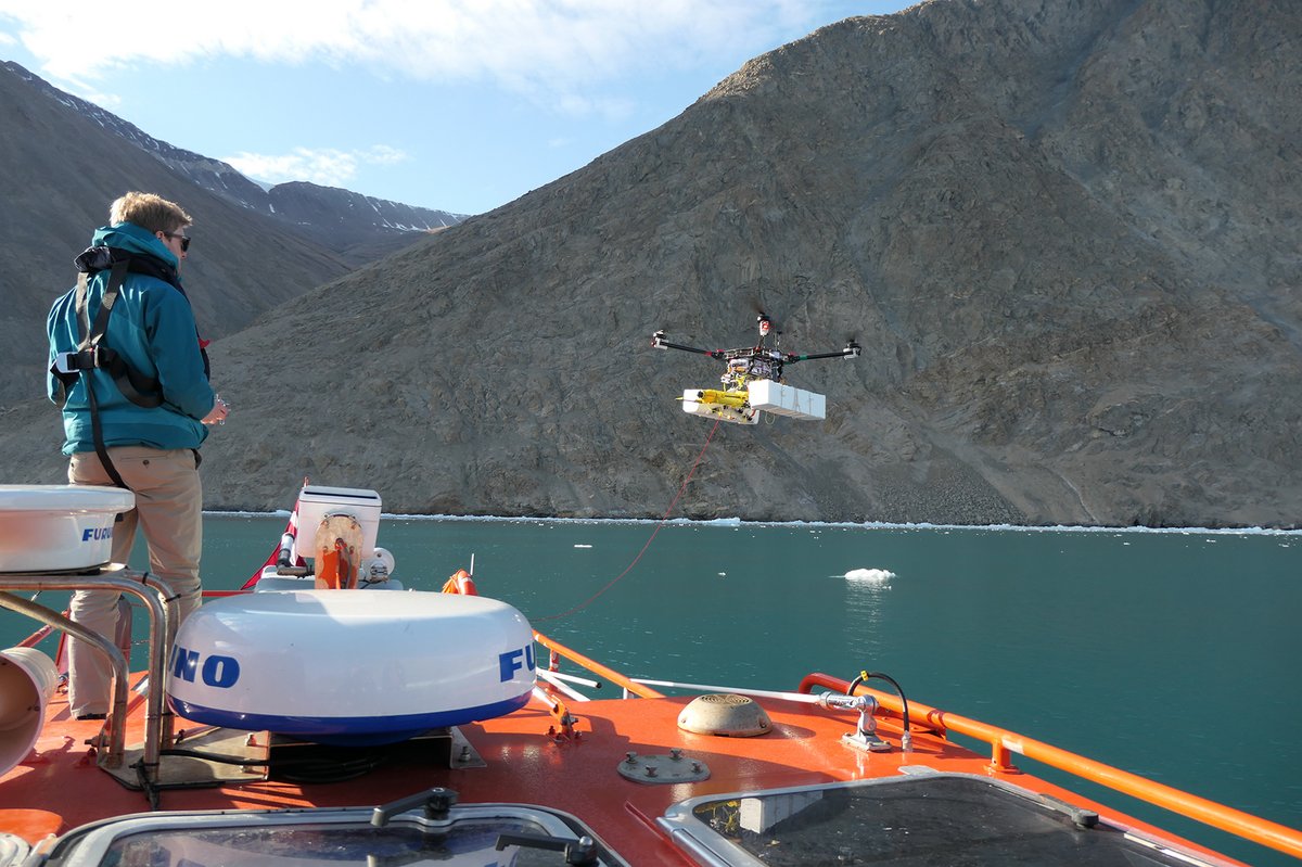 The drone in front of a glacier / Photo: Søren Rysgaard ©
